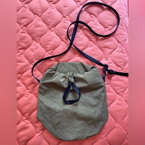 NWOT Baggu medium nylon bucket bag - Picture 3 of 4